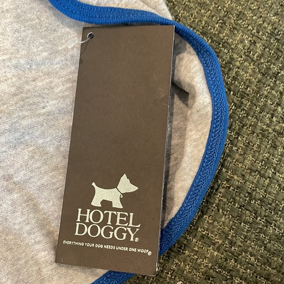 Hotel Doggy gray tank T-shirt  (sz lg 17”-19”) - Picture 3 of 8